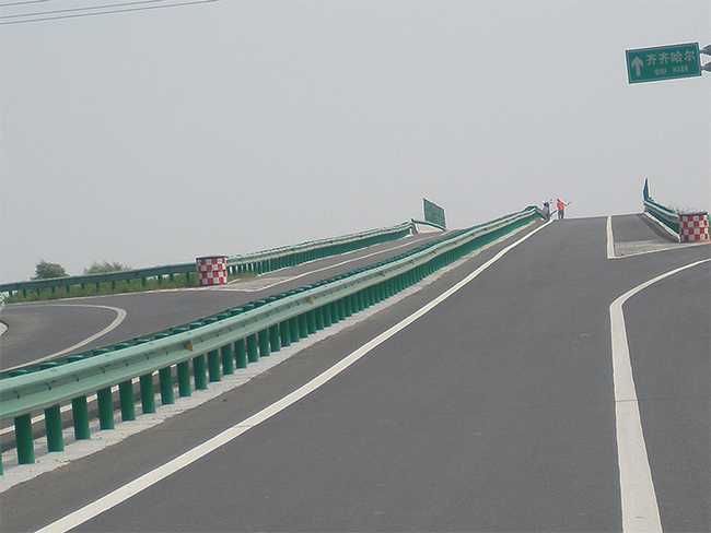 梧州高速公路护栏的材质与规格