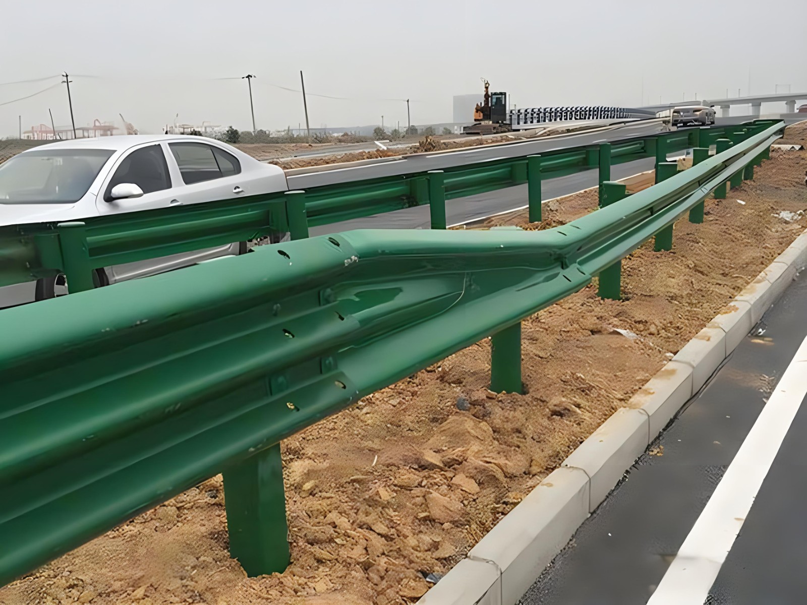 梧州高速波形护栏板日常维护方案确保道路安全新举措